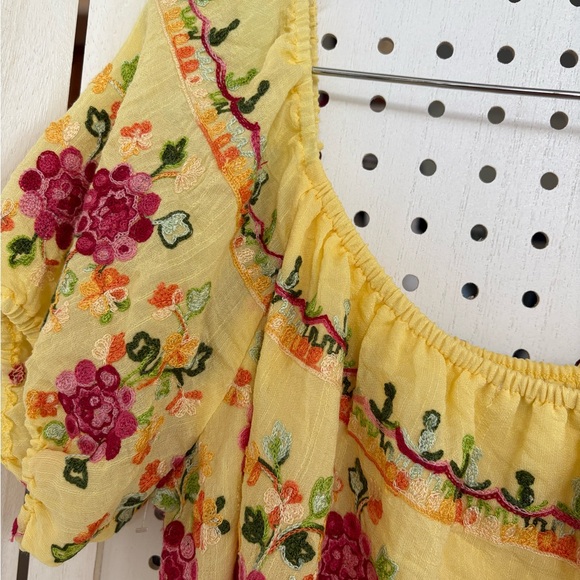 Chic Yellow Floral Embroidered Blouse - Picture 7 of 10